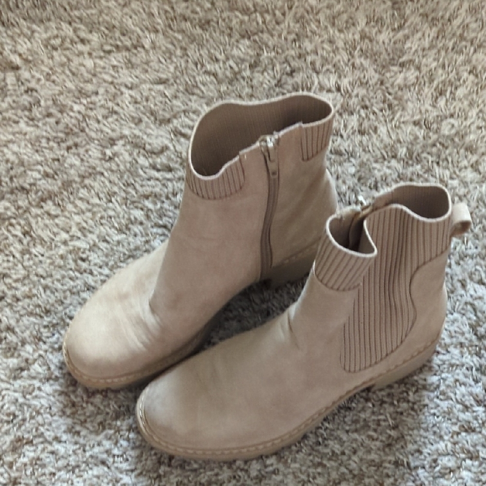 Tan No Boundaries Boots Barely Worn Size 8